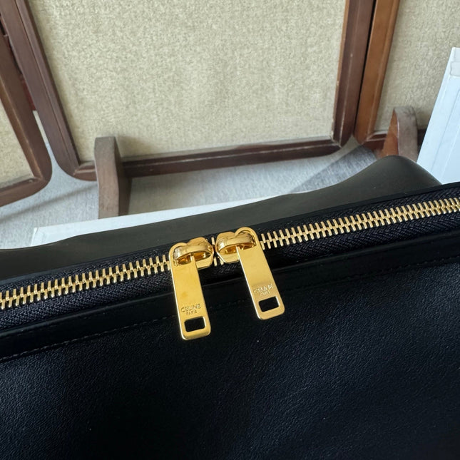 CELINE 26S DOCTOR'S POUCH HANDBAG 35 IN BLACK CALFSKIN