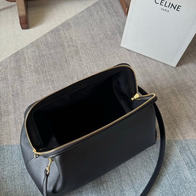 CELINE 26S DOCTOR'S POUCH HANDBAG 35 IN BLACK CALFSKIN