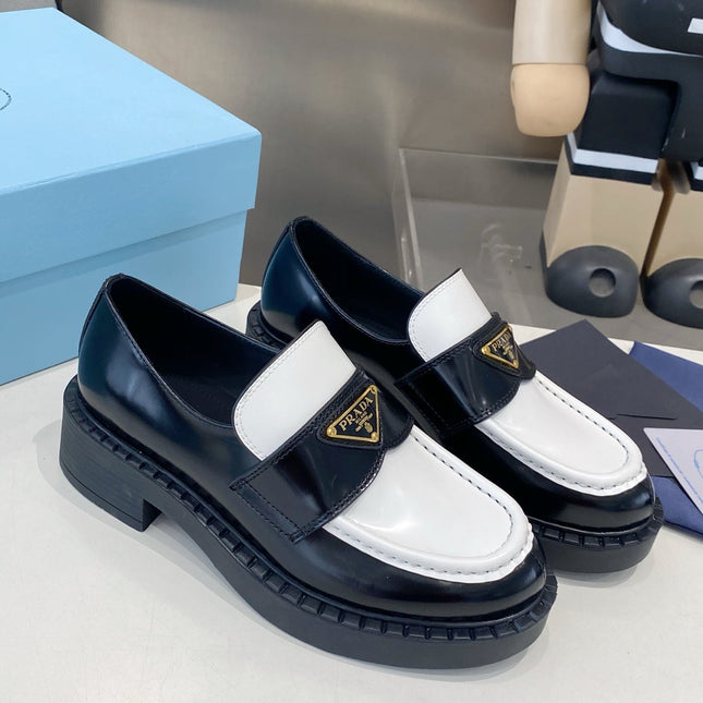 PRADA 26S LOAFERS IN BLACK AND WHITE CALFSKIN WITH LOGO