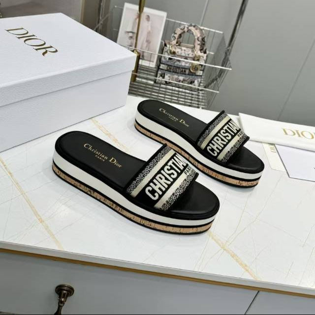 CD DWAY PLATFORM SLIDE IN BLACK AND WHITE COTTON EMBOSSED LOGO
