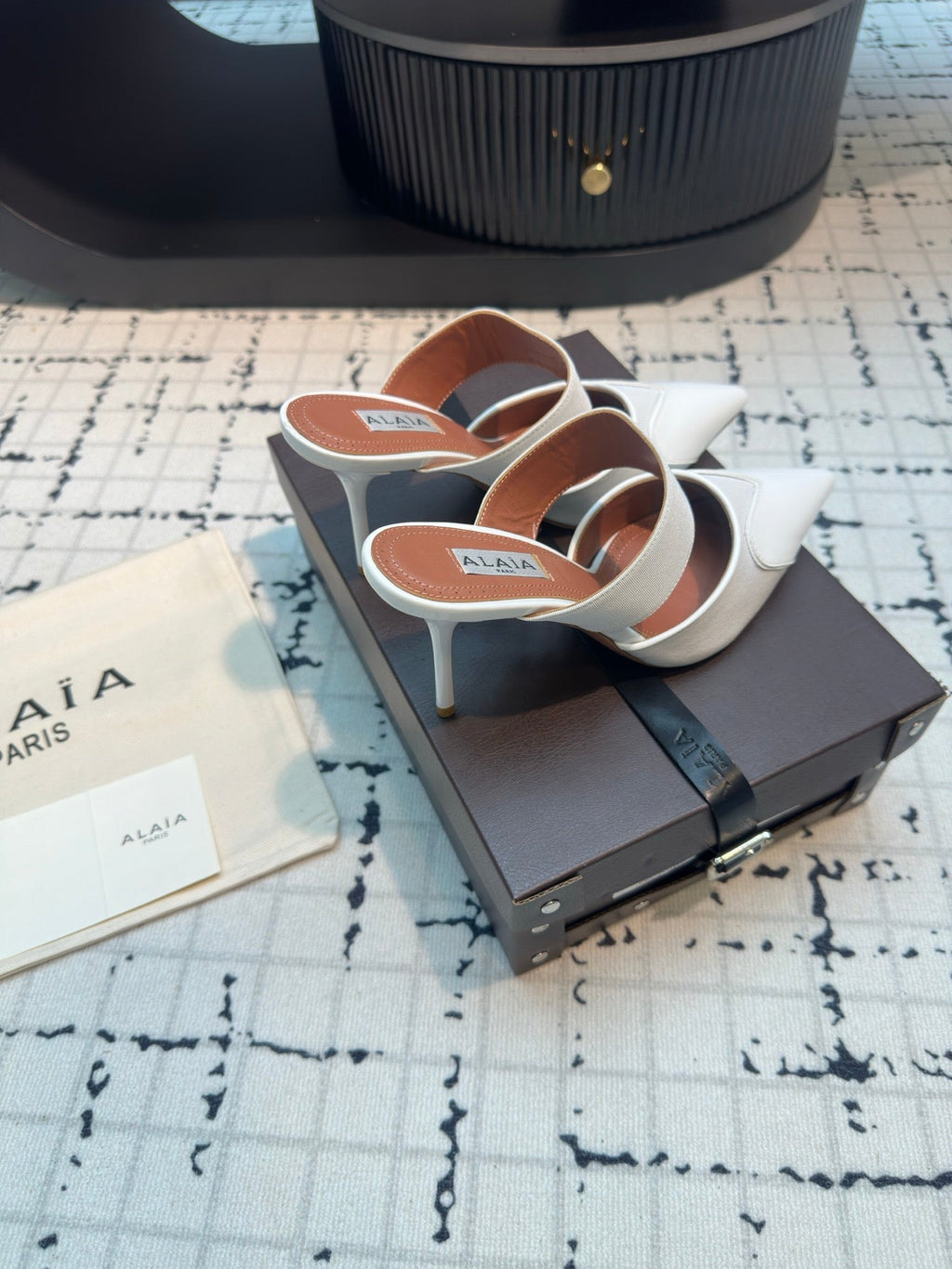 ALAIA HIGH HEEL 9 CM IN WHITE CALFSKIN