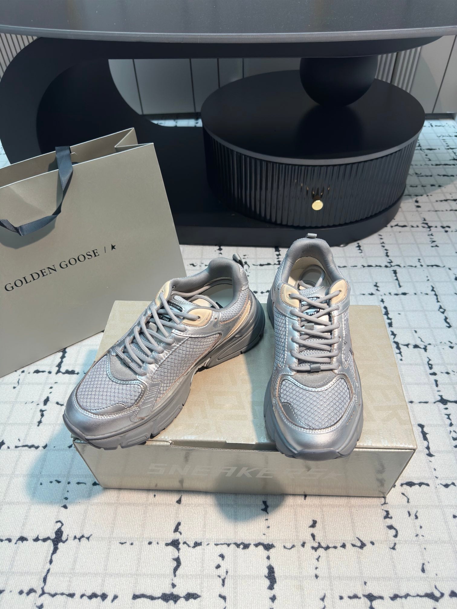 LIGHTSTAR WITH GREY CALFSKIN AND MESH UPPER AND GREY STAR