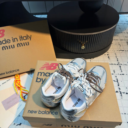 MIUMIU 26S RUNNING SNEAKERS IN SILVER CALFSKIN AND WHITE MESH RUBBER SOLE