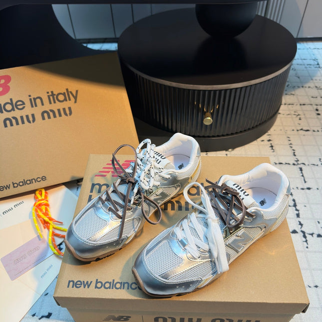 MIUMIU 26S RUNNING SNEAKERS IN SILVER CALFSKIN AND WHITE MESH RUBBER SOLE