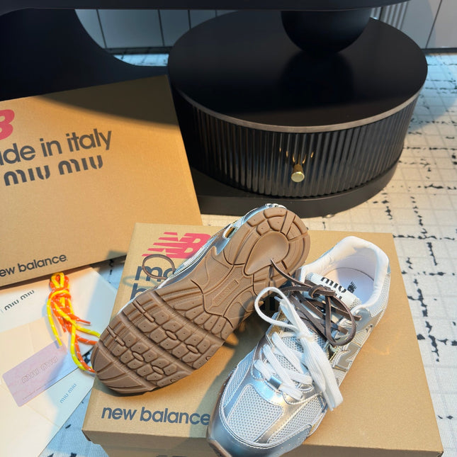 MIUMIU 26S RUNNING SNEAKERS IN SILVER CALFSKIN AND WHITE MESH RUBBER SOLE