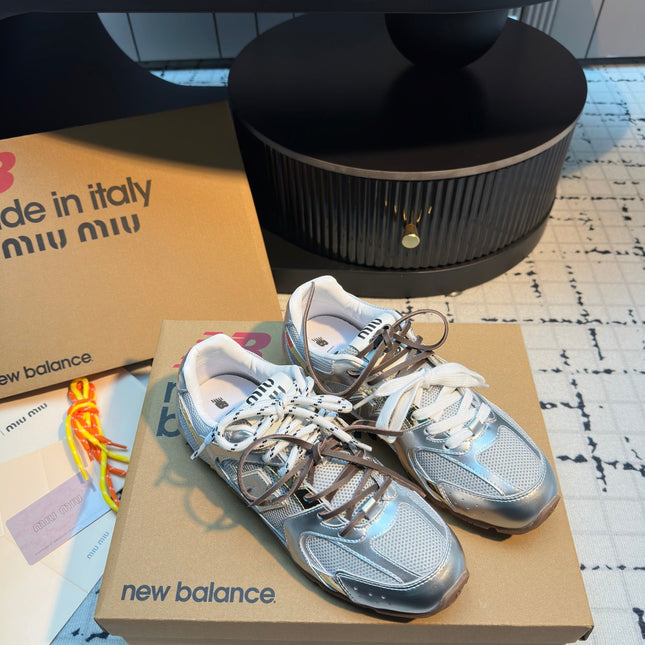 MIUMIU 26S RUNNING SNEAKERS IN SILVER CALFSKIN AND WHITE MESH RUBBER SOLE