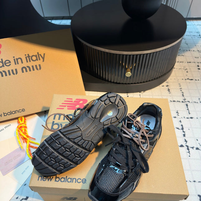 MIUMIU 26S RUNNING SNEAKERS IN BLACK CALFSKIN AND MESH RUBBER SOLE