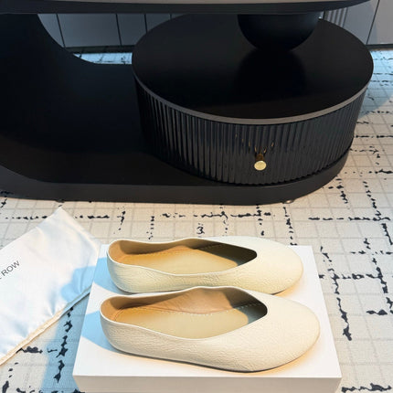THE ROW 26S CLASSIC BALLET FLATS IN IVORY WHITE CALFSKIN