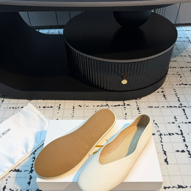 THE ROW 26S CLASSIC BALLET FLATS IN IVORY WHITE CALFSKIN