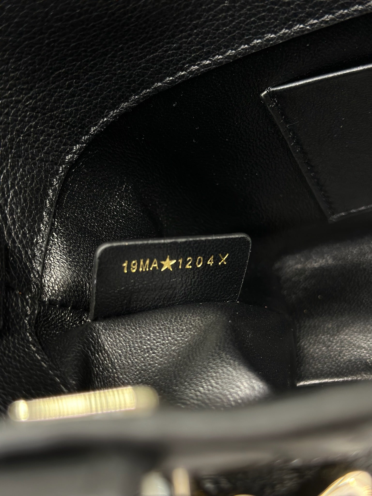 DIOR 26S TOUJOURS BAG 18 IN BLACK GRAINED CALFSKIN