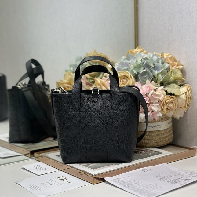 DIOR 26S TOUJOURS BAG 18 IN BLACK GRAINED CALFSKIN