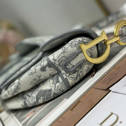 DIOR 26S SADDLE BAG 25 IN GREY AND WHITE JACQUARD