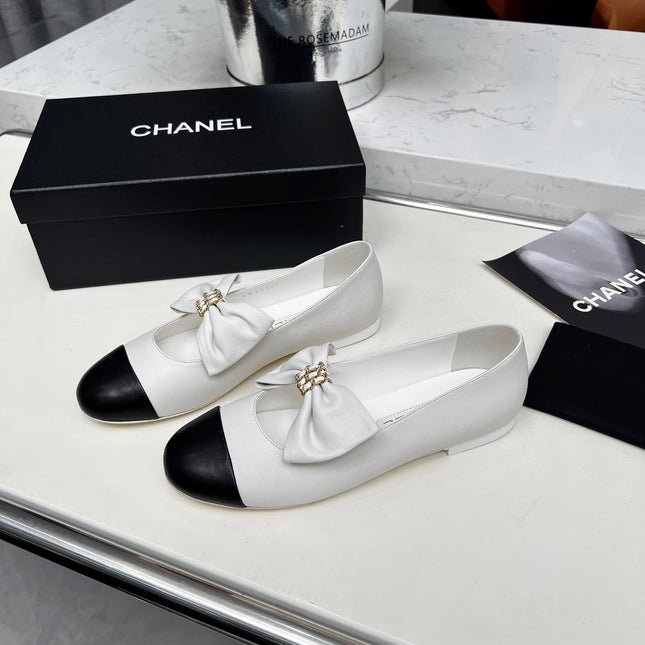 CHANEL 25S MARY JANES IN WHITE MIX BLACK CALFSKIN WITH BOW GOLD HARDWARE