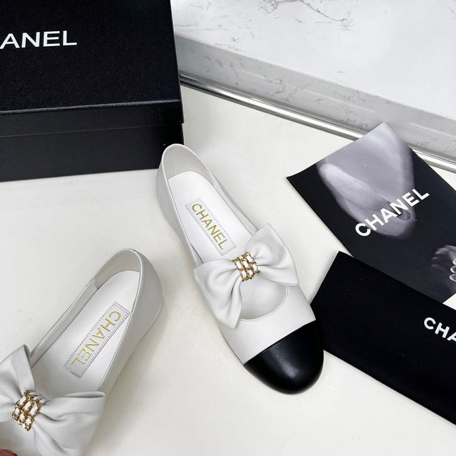 CHANEL 25S MARY JANES IN WHITE MIX BLACK CALFSKIN WITH BOW GOLD HARDWARE