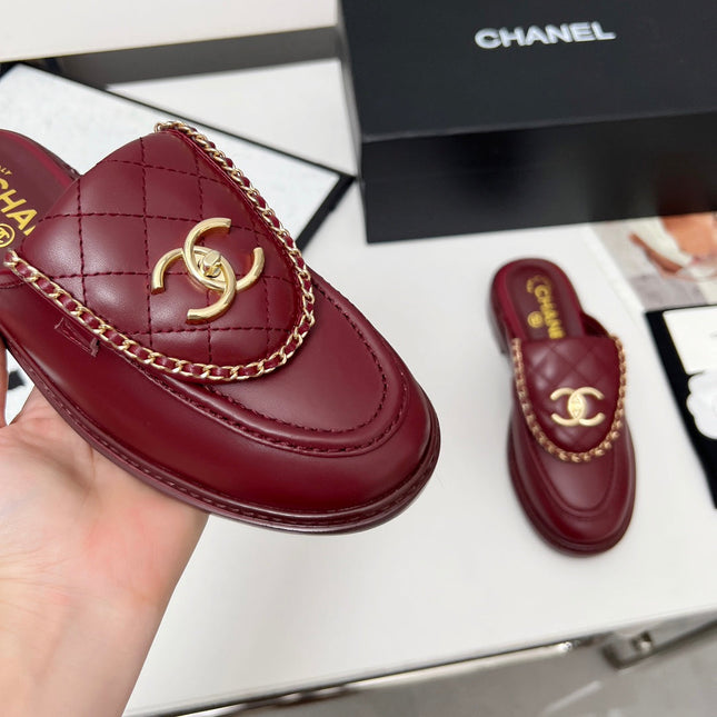 CHANEL 25S MULES WITH CHAIN DETAIL IN BURGUNDY CALFSKIN GOLD HARDWARE
