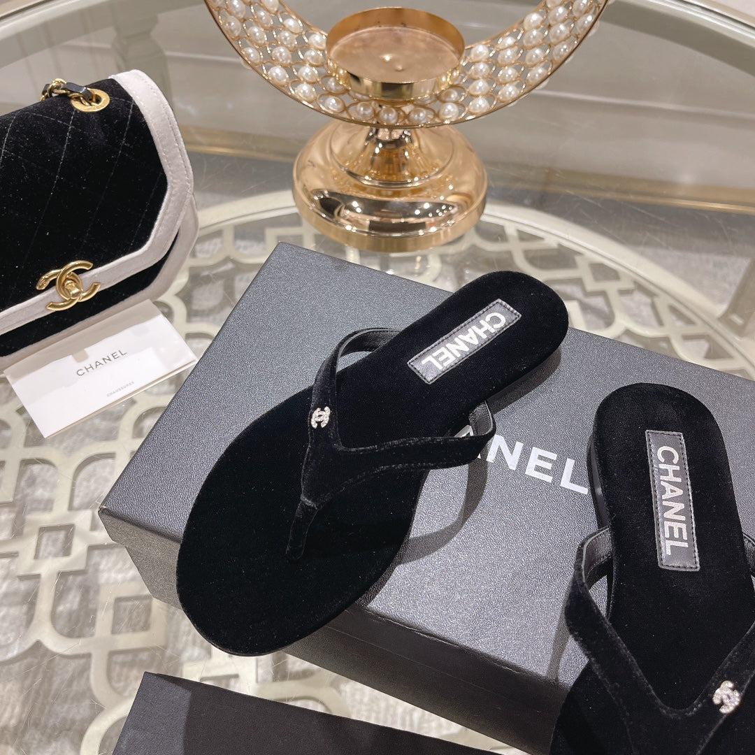 Double CC Velvet Flip Flop Thongs Black