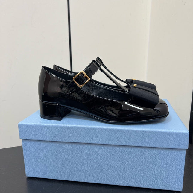 BOW MARY JANE PUMPS WITH T-STRAP IN BLACK GLOSSY CALFSKIN