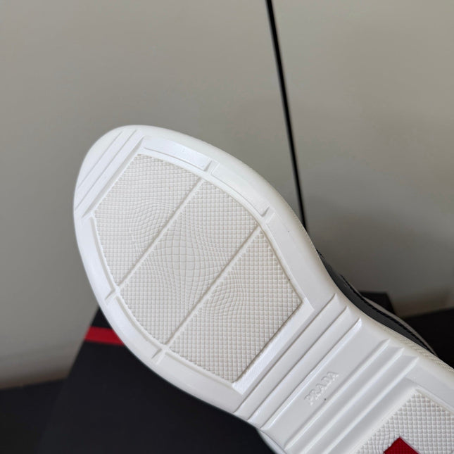 PRADA 26S SNEAKERS IN NAVY BLUE PATENT CALFSKIN AND WHITE MESH