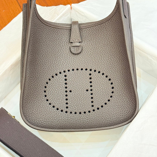 HM 26S EVELYNE BAG 23CM IN DARK BROWN GRAINED CALFSKIN