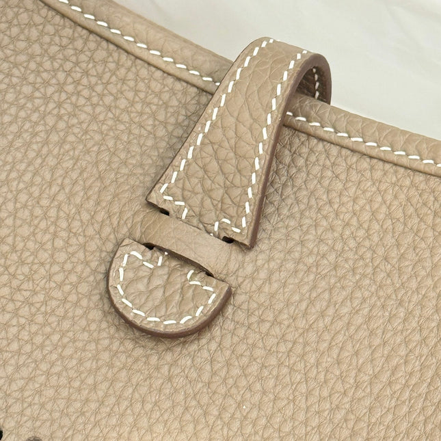 HM 26S EVELYNE BAG 23CM IN LIGHT BROWN GRAINED CALFSKIN