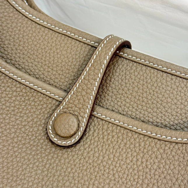 HM 26S EVELYNE BAG 23CM IN LIGHT BROWN GRAINED CALFSKIN
