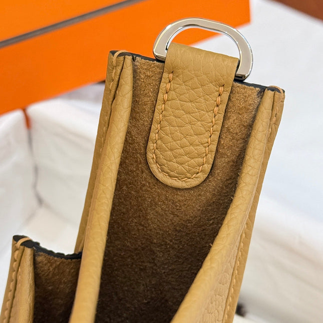 HM 26S EVELYNE BAG 23CM IN GOLDEN BROWN GRAINED CALFSKIN