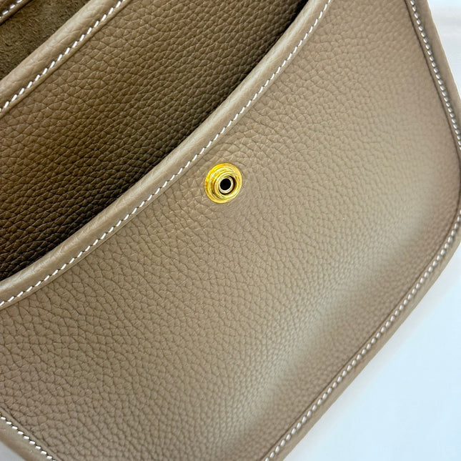 HM 26S EVELYNE BAG 23CM IN LIGHT BROWN GRAINED CALFSKIN