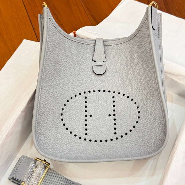 HM 26S EVELYNE BAG 23CM IN LIGHT GRAY GRAINED CALFSKIN
