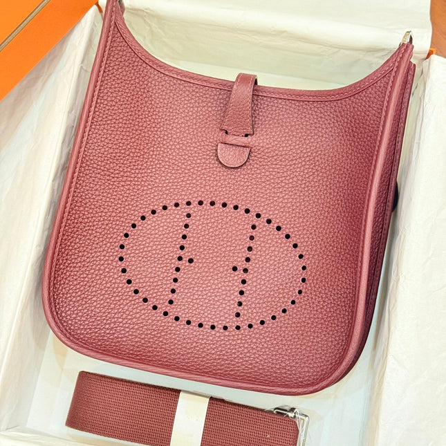 HM 26S EVELYNE BAG 23CM IN WINE RED GRAINED CALFSKIN
