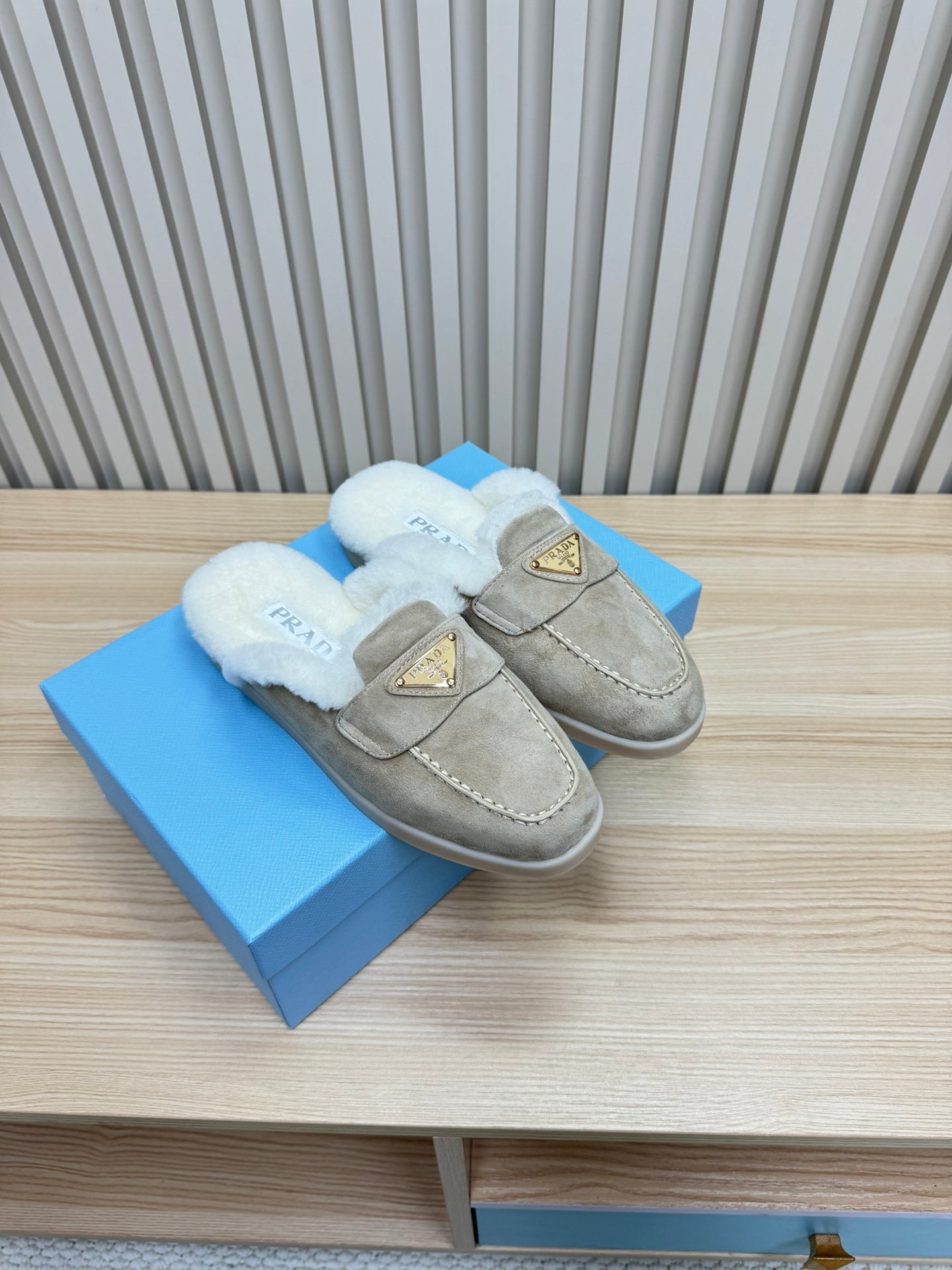 TRIANGLE LOGO FLATS IN KHAKI BEIGE SUEDE AND FUR LINING