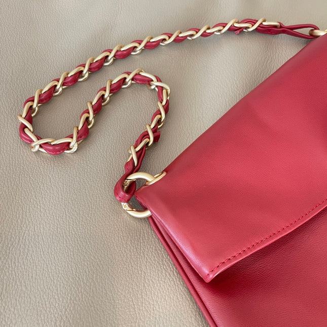 CHANEL 26S SHOULDER BAG 23 IN RED LAMBSKIN GOLD HARDWARE WITH PEARL