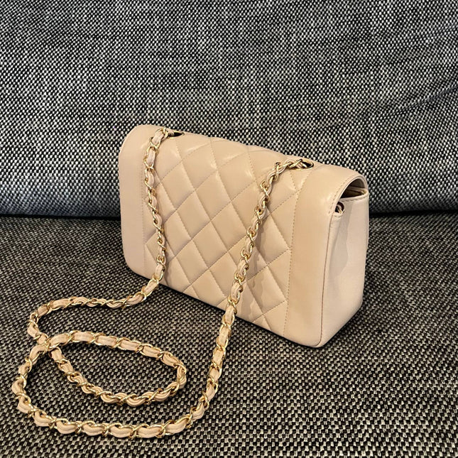 CHANEL 26S FLAP SHOULDER BAG 22 IN BEIGE QUILTED LAMBSKIN GOLD HARDWARE