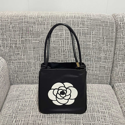 CHANEL 26S LOGO SHOPPING TOTE BAG 25 IN BLACK AND WHITE CALFSKIN GOLD HARDWARE