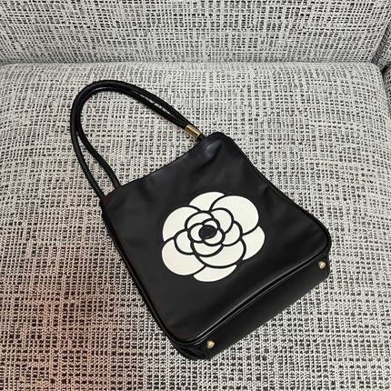CHANEL 26S LOGO SHOPPING TOTE BAG 25 IN BLACK AND WHITE CALFSKIN GOLD HARDWARE