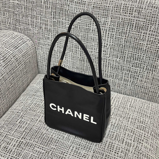 CHANEL 26S LOGO SHOPPING TOTE BAG 25 IN BLACK AND WHITE CALFSKIN GOLD HARDWARE
