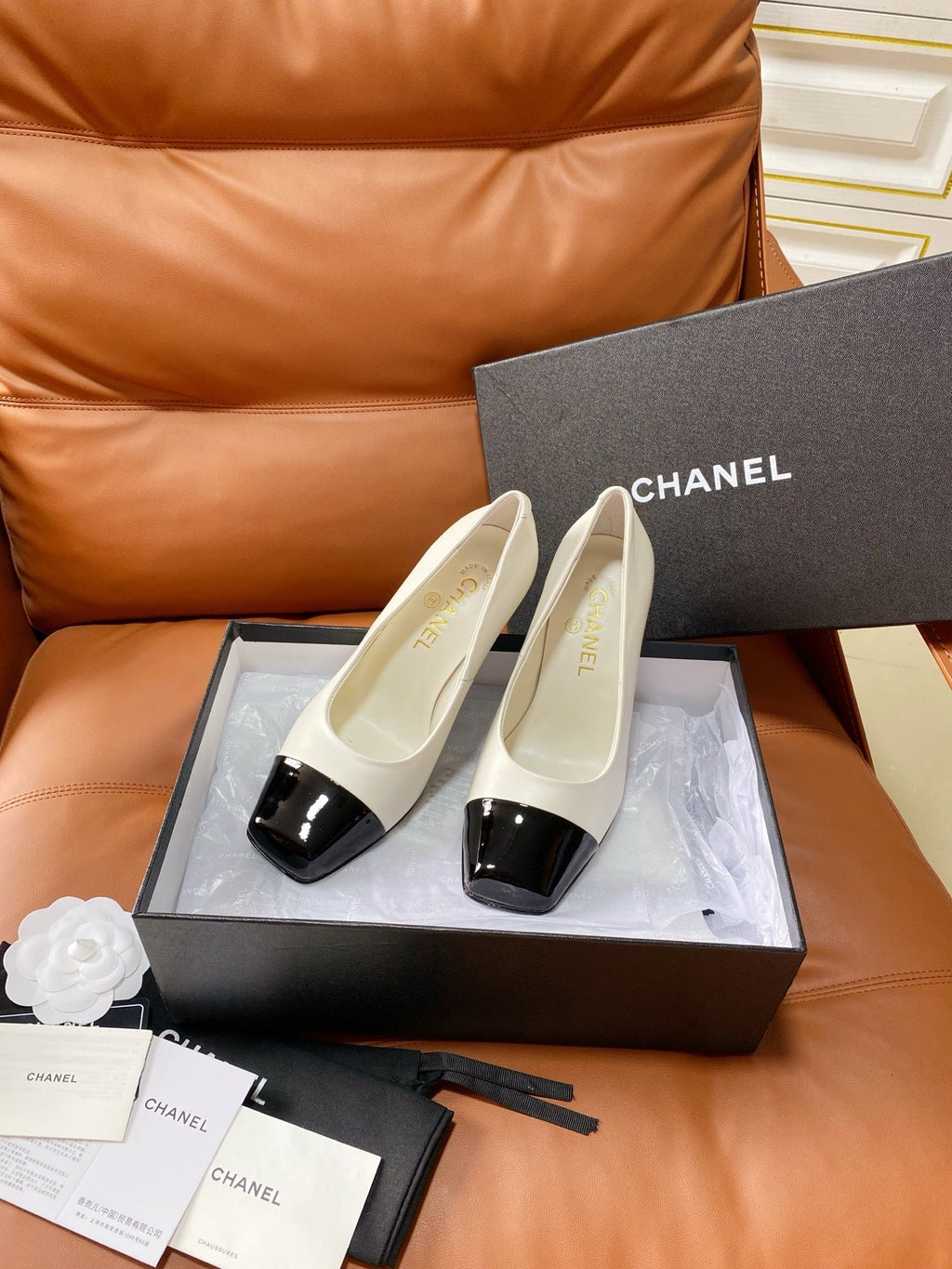CHANEL 26S HIGH-HEEL 90 MM IN BLACK AND WHITE LAMBSKIN