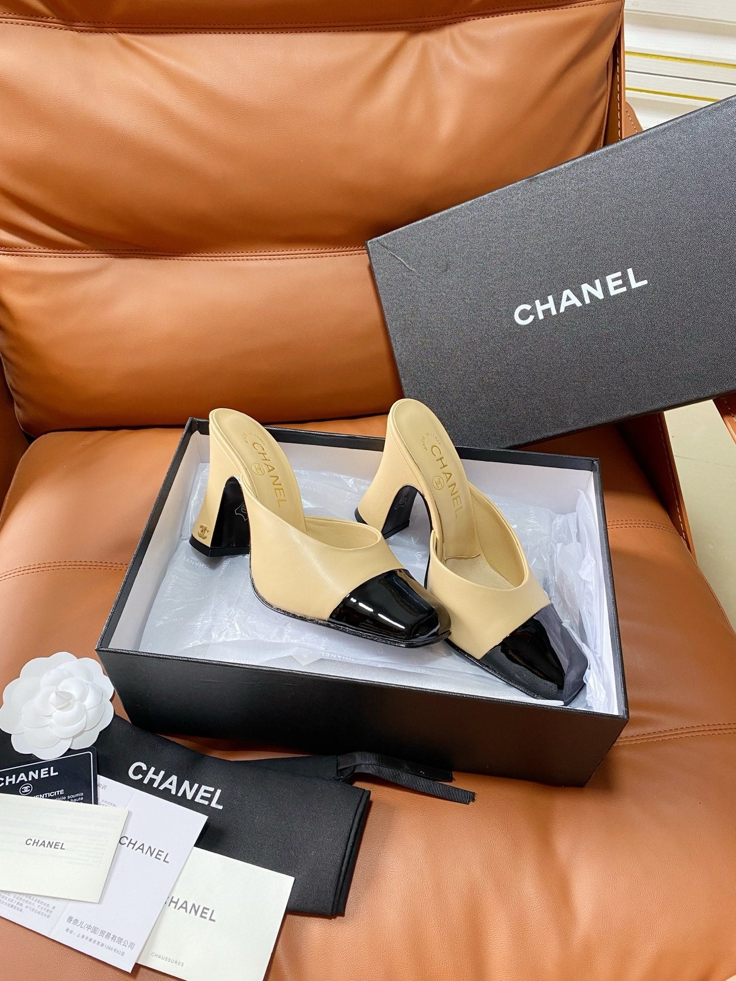 CHANEL 26S HIGH-HEEL MULES 90 MM IN BLACK AND BEIGE LAMBSKIN