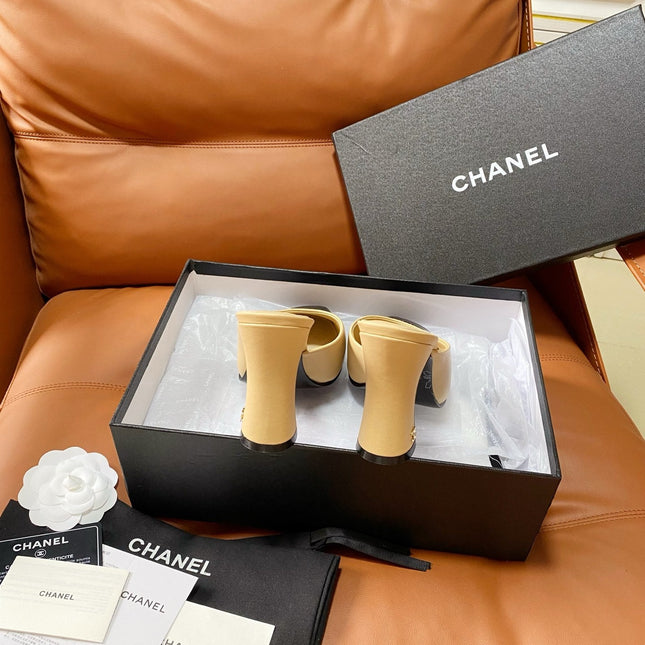 CHANEL 26S HIGH-HEEL MULES 90 MM IN BLACK AND BEIGE LAMBSKIN