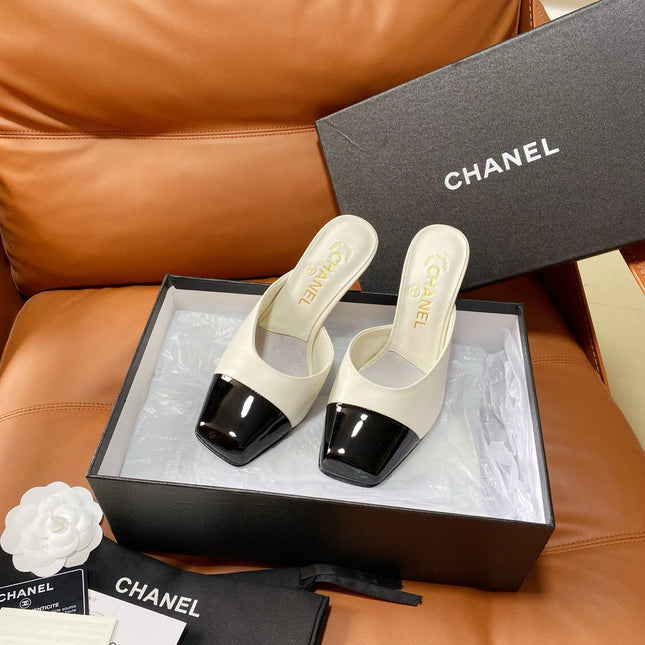 CHANEL 26S HIGH-HEEL MULES 90 MM IN BLACK AND WHITE LAMBSKIN