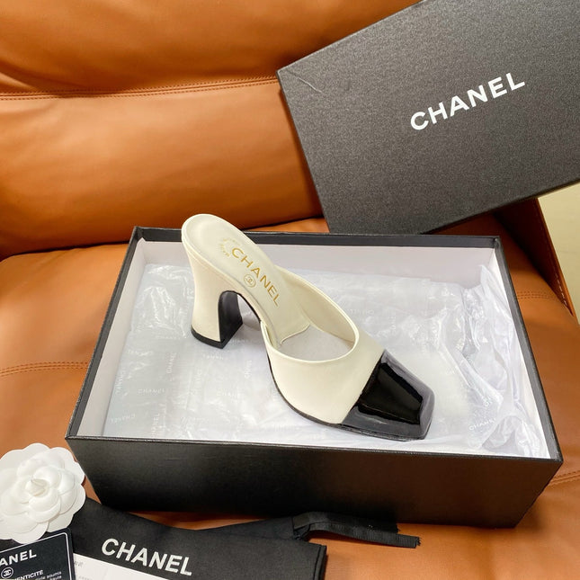 CHANEL 26S HIGH-HEEL MULES 90 MM IN BLACK AND WHITE LAMBSKIN