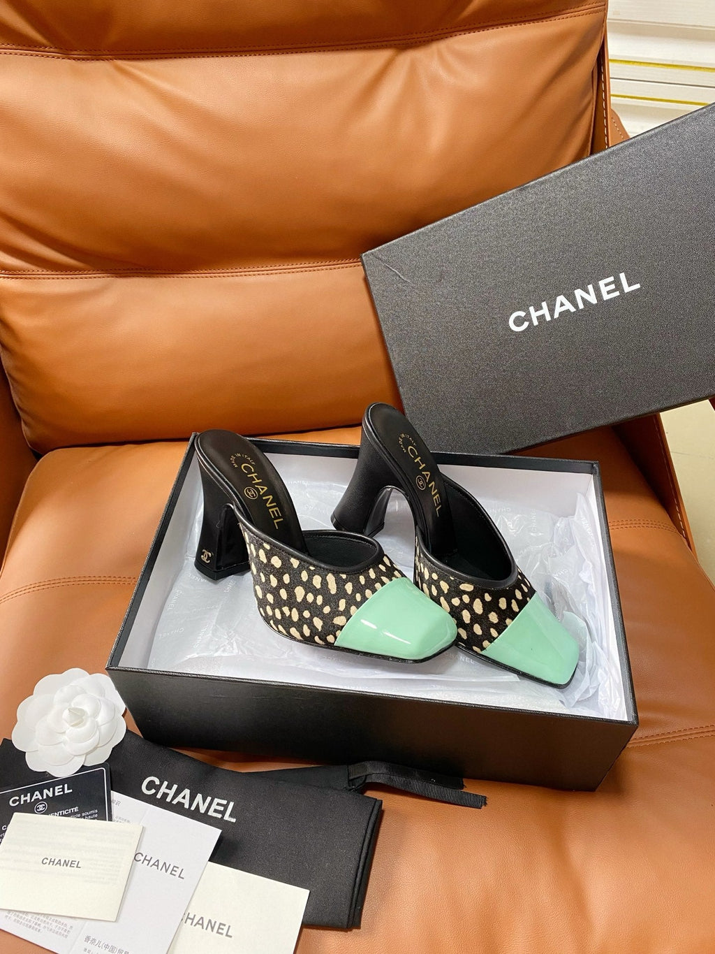 CHANEL 26S HIGH-HEEL MULES 90 MM IN PASTEL MINT GREEN LAMBSKIN AND LEOPARD PRINT PONY HAIR