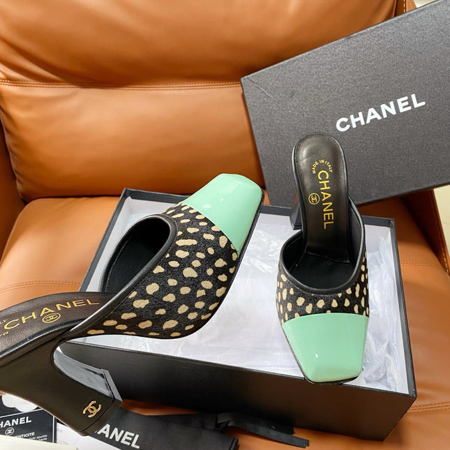 CHANEL 26S HIGH-HEEL MULES 90 MM IN PASTEL MINT GREEN LAMBSKIN AND LEOPARD PRINT PONY HAIR