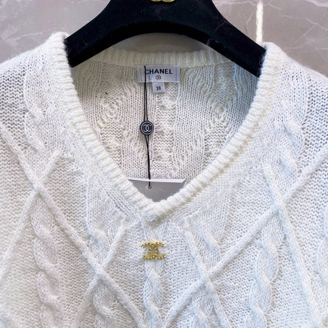 CHANEL 26S V-NECK SWEATER 656