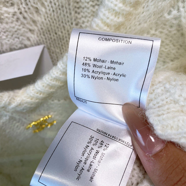 CHANEL 26S V-NECK SWEATER 656