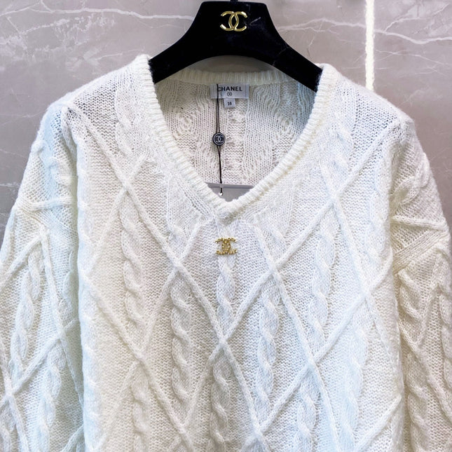 CHANEL 26S V-NECK SWEATER 656
