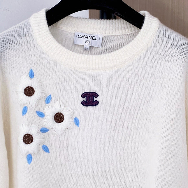 CHANEL 26S CREW NECK SWEATER 857