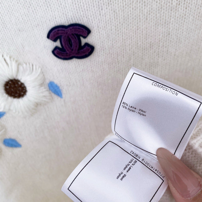 CHANEL 26S CREW NECK SWEATER 857