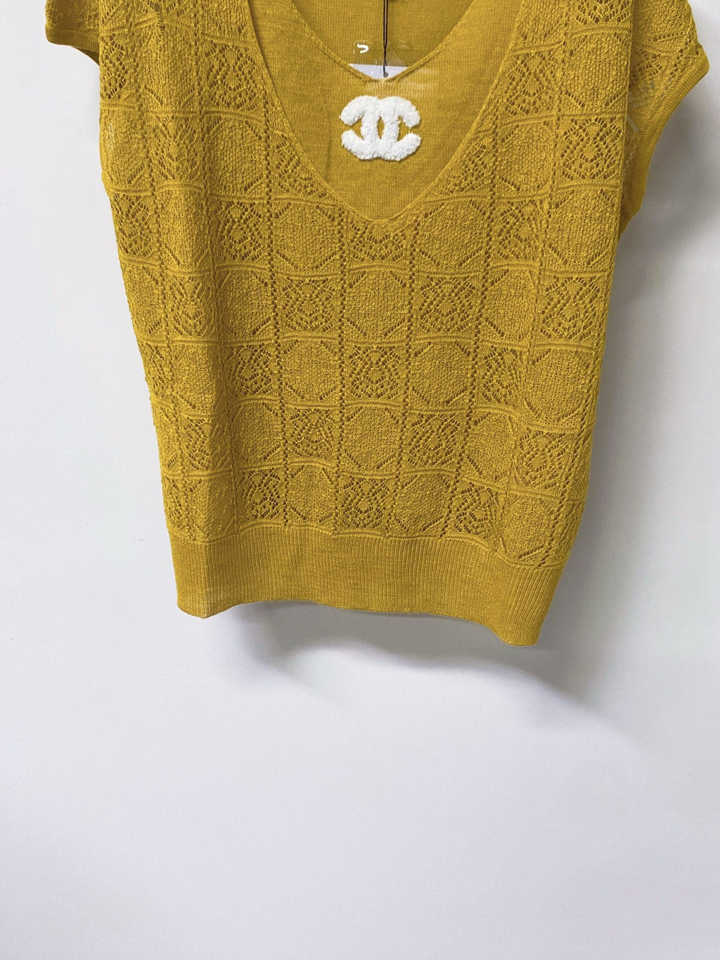 CHANEL 26S KNIT V-NECK TOP STYLE 1272