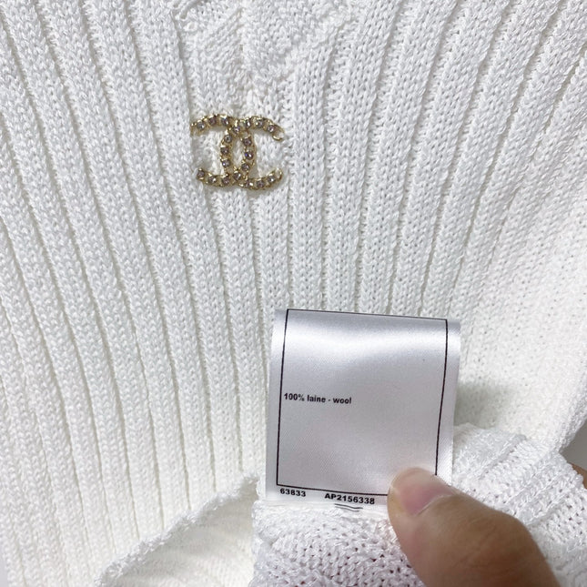 CHANEL 26S SHORT SLEEVE V-NECK KNIT TOP STYLE 1239