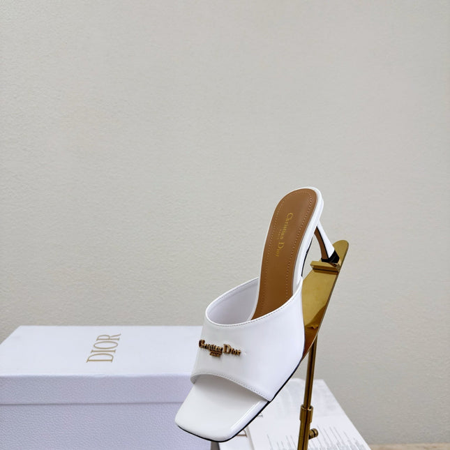DIOR 26S KITTEN HEEL MULE SANDALS IN WHITE PATENT CALFSKIN WITH LOGO